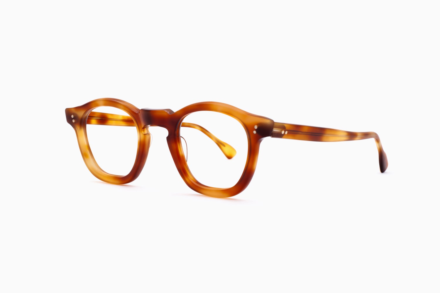 On this side picture you can see rare 1950s acetate frames straight from deadstocks brought to you by Bidules. A sustainable way to buy good quality glasses